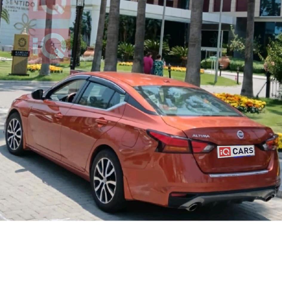 نيسان ألتيما